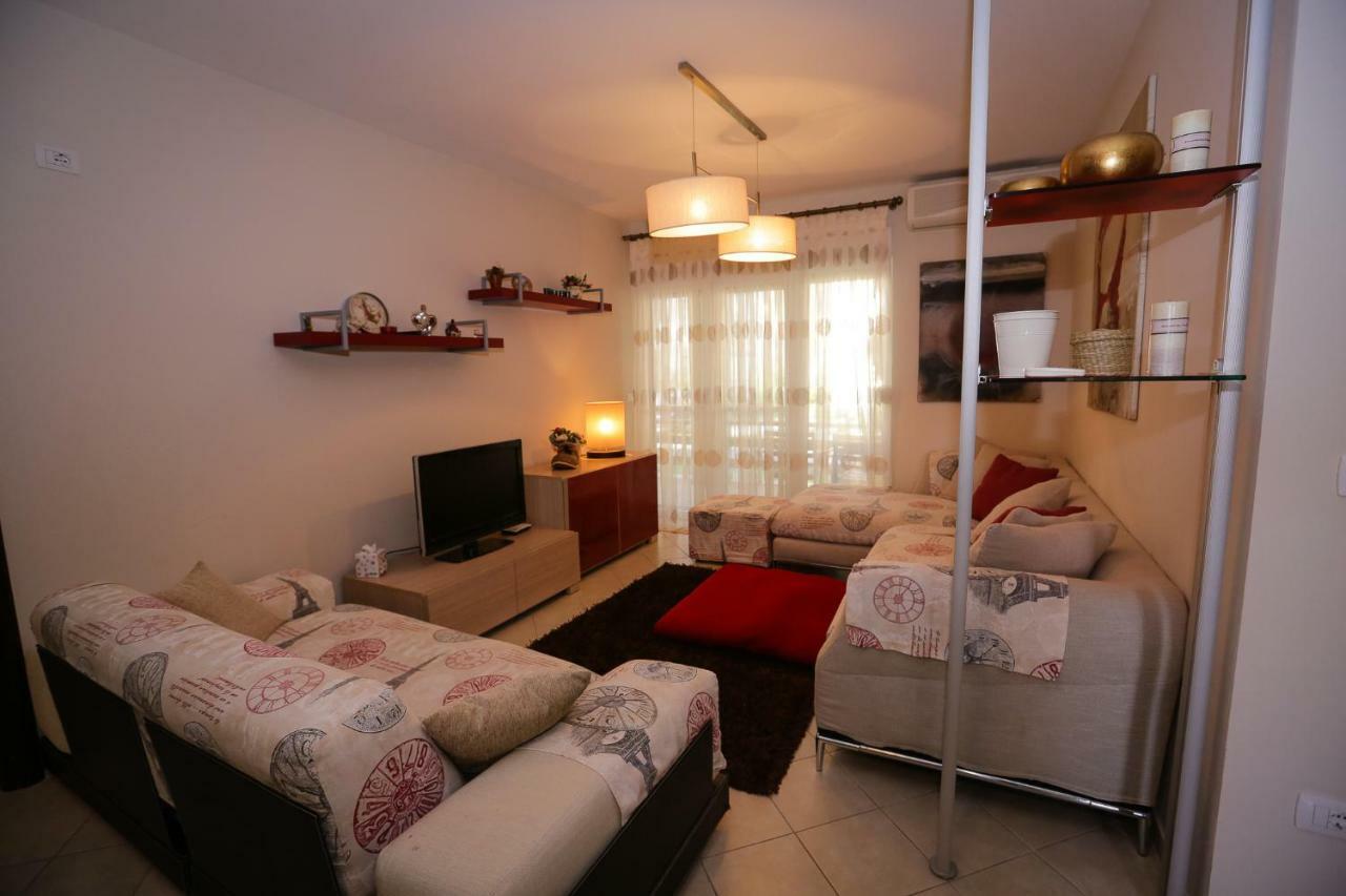 Pine-Tree Apt W/ Private Garden 50 M From The Sea Голем Экстерьер фото