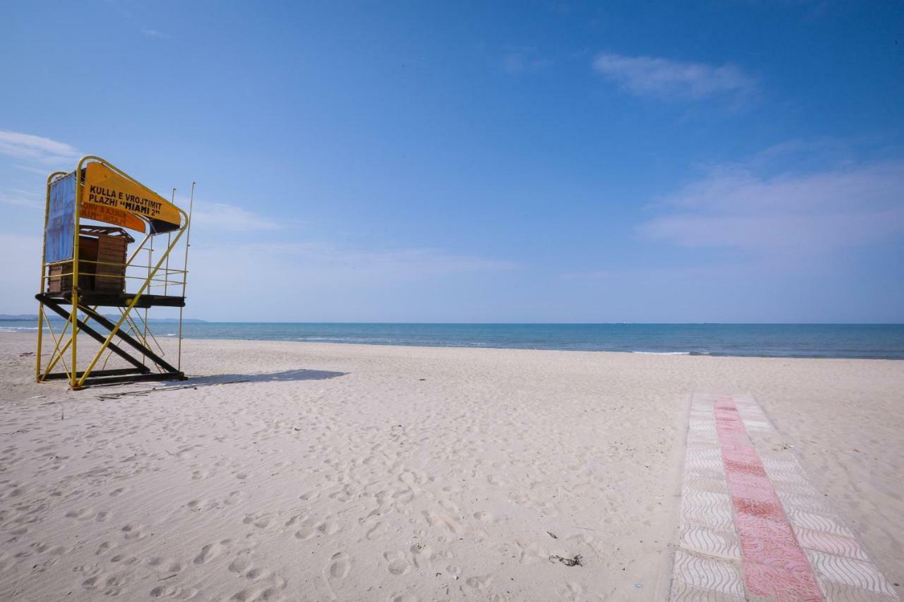 Pine-Tree Apt W/ Private Garden 50 M From The Sea Голем Экстерьер фото