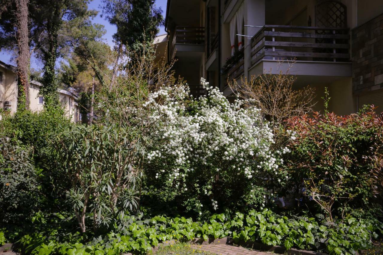 Pine-Tree Apt W/ Private Garden 50 M From The Sea Голем Экстерьер фото